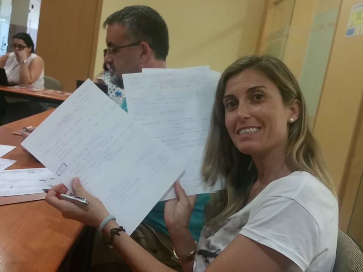 katysalas4's tweet photo. Mimi desarrollando su proyecto de ABP para 1° FPB de Oficina #sigamosformandonos #FormacionABP #SanlucarlaMayor https://t.co/OzD2pennc6