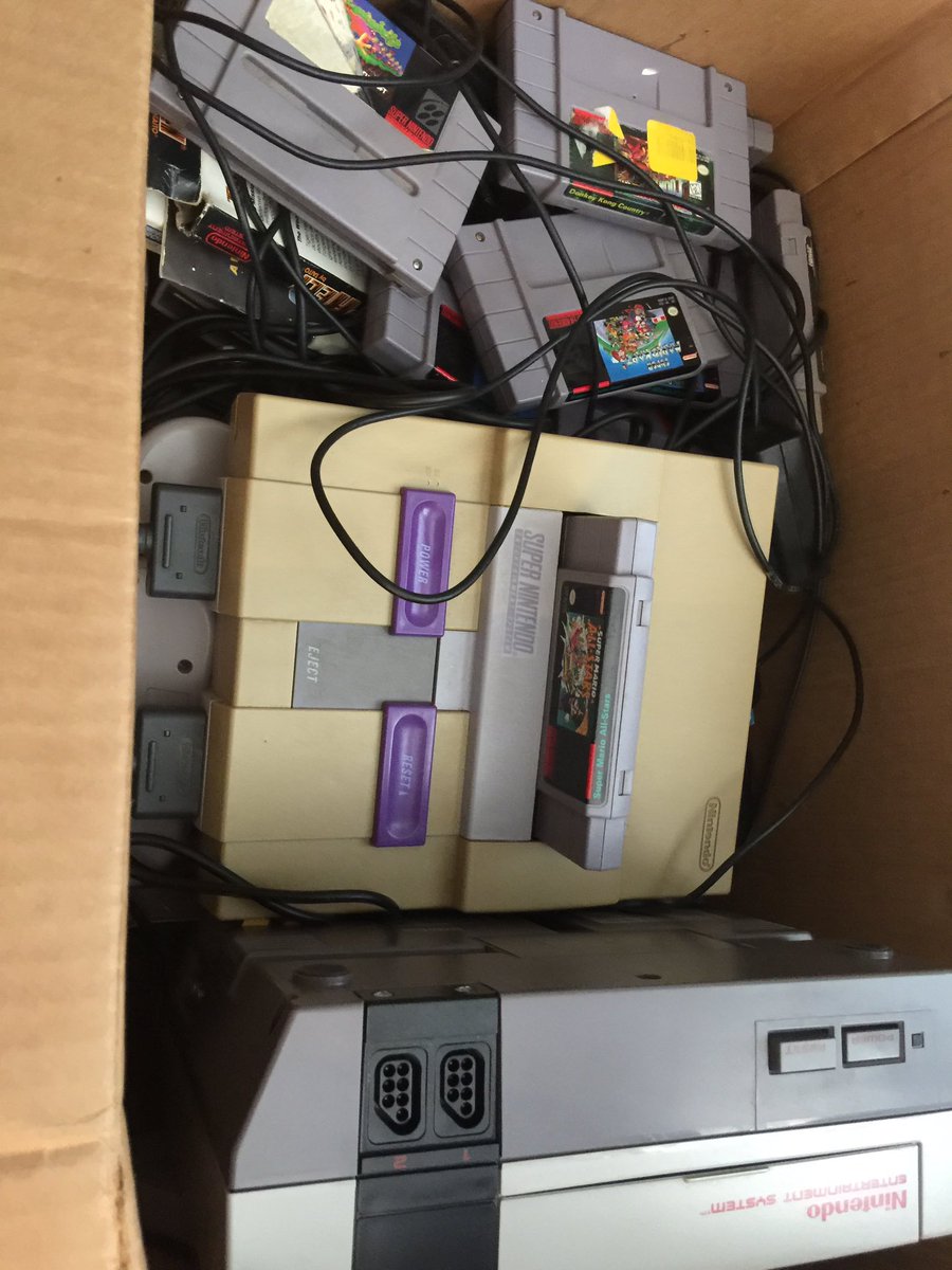 OffTheScene912's tweet photo. Oh hello strangers. It's been a while. Wife's stuff ๐๐ป๐ @MrsKenobiGaming . #Nintendo #supernintendo #mario @YTGrow https://t.co/jStTQzUS6f