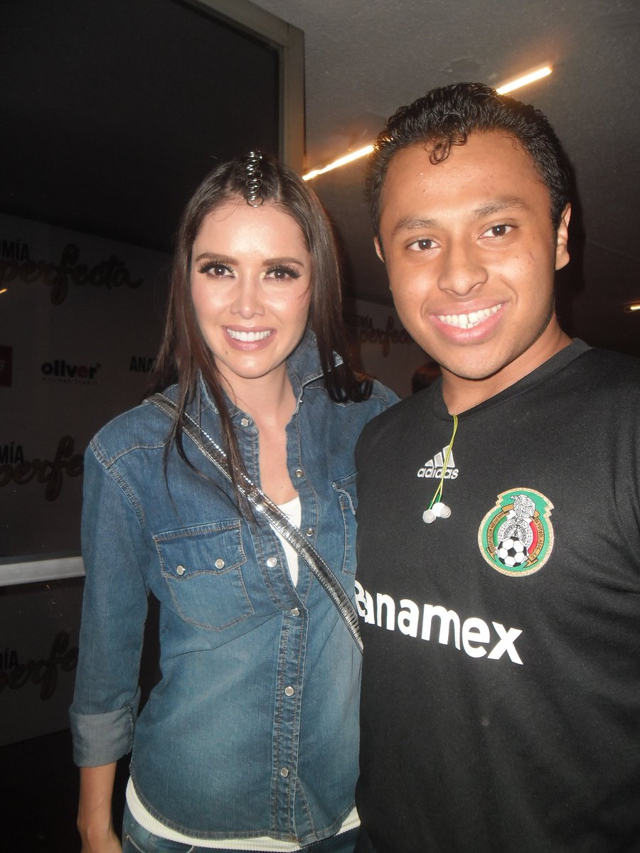 geovani_guapoo's tweet photo. Anoche me fui a ver a @marlenefavela_ en el final de temporada de #AnatomiaPerfecta. Siempre es un gusto verla😍😍 https://t.co/Zt4ir4DtSi