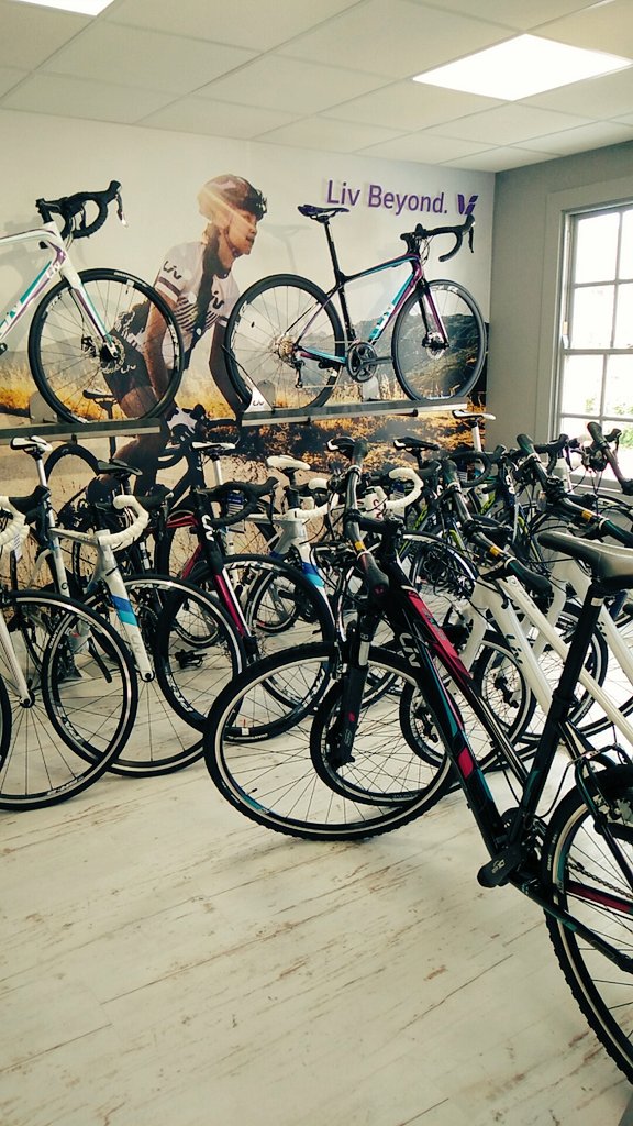JessicaHayball's tweet photo. @GiantLeamington made sure it was the perfect fit before I set off! Great service! #cycling #newbike #excitingtimes https://t.co/dsRSnB2omm