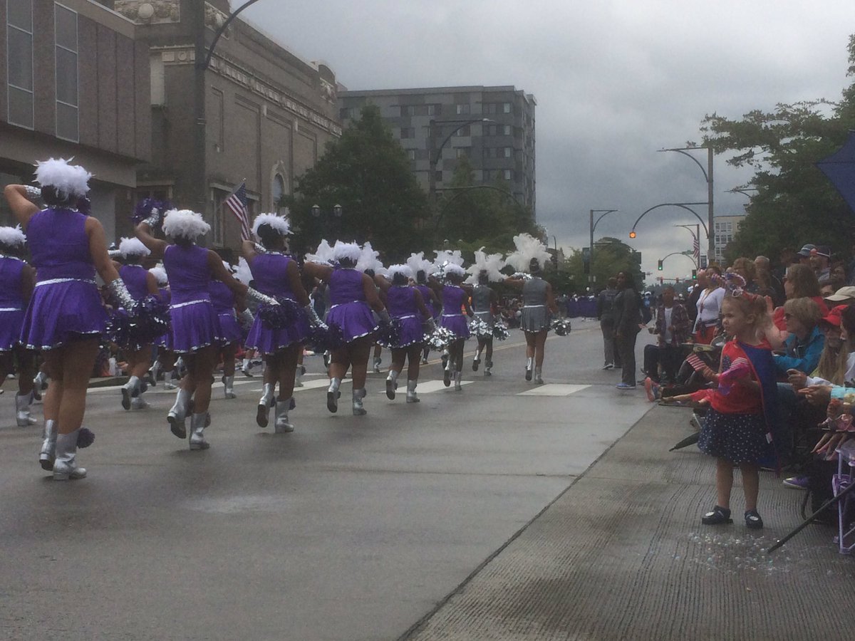 CNN_Ty's tweet photo. Colors of Freedom parade in Everett, WA #K5Summer https://t.co/cXMSxq3eY2
