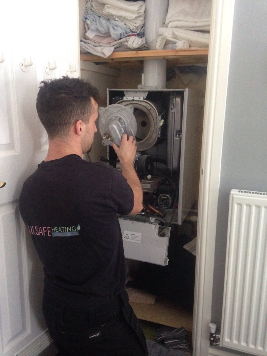 FailsafeHeating's tweet photo. Summer is kind of here almost good time to get your boiler serviced and checked call 0114 2489782 £61.50 #Sheffield https://t.co/7A6gHZggQH