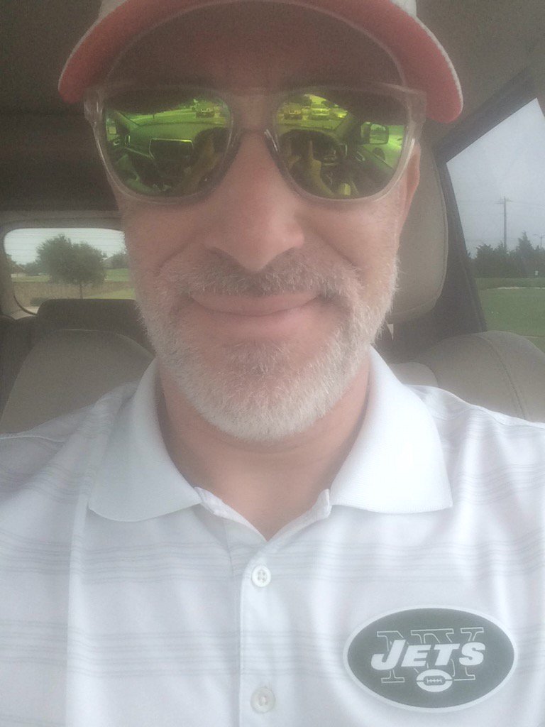 AFSEVIN's tweet photo. New Yorker #Jets fan in TX waiting for Fitzpatrick to sign. #SNYLM @ChrisCarlinSNY #FitzpatrickBeardChallenge https://t.co/6YGwRlVsO9