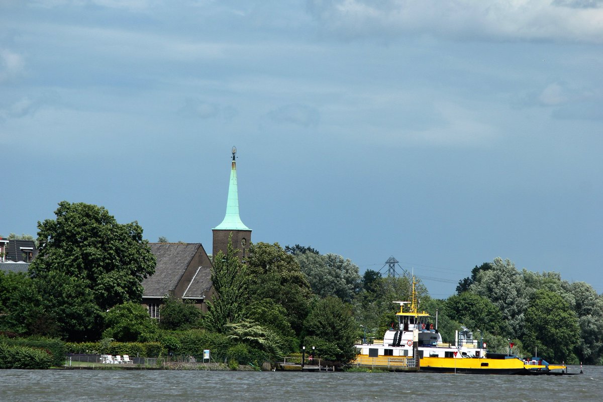 NaNa_NoName2016's tweet photo. #KrimpenaandeLek #Lek #rivierenlandschap #rivier #veerverbinding https://t.co/DeGxvt4XWn