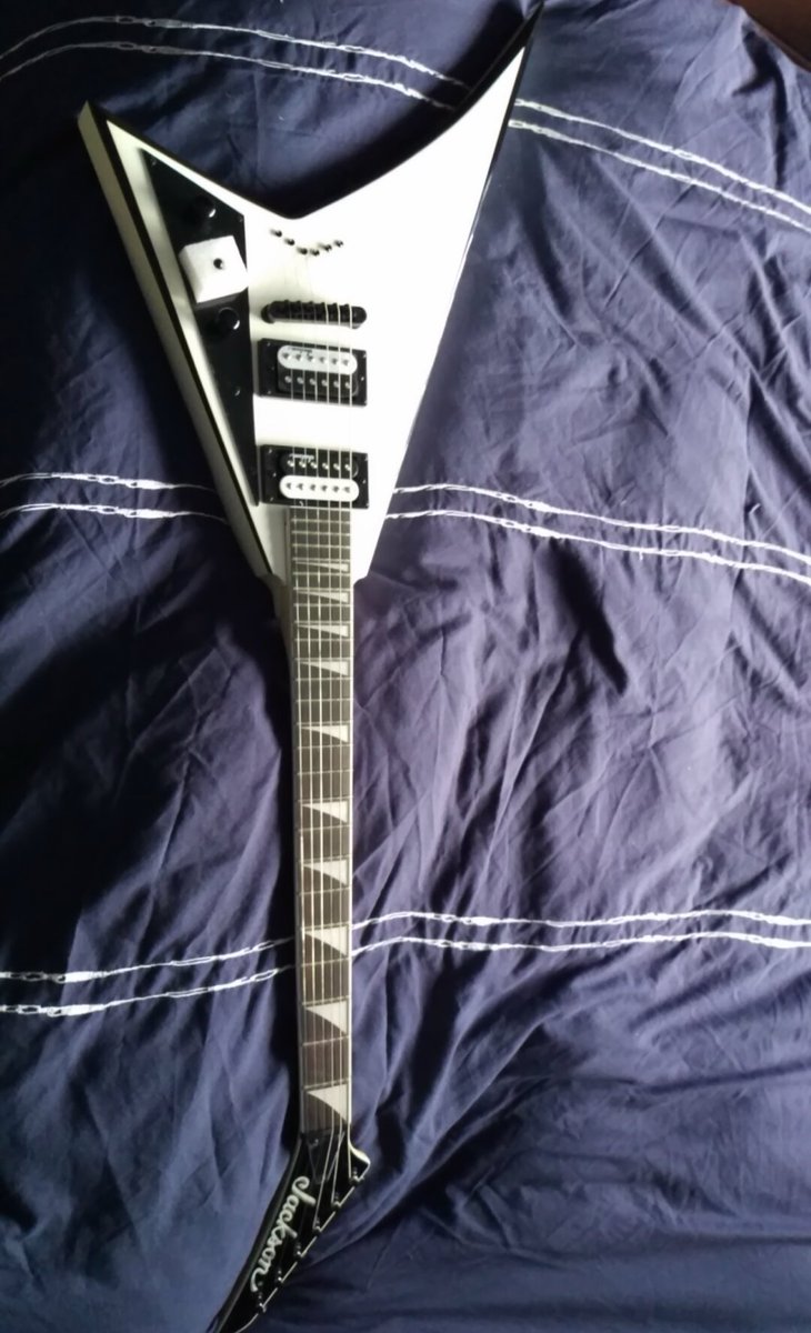 Sdurr92's tweet photo. My new #Jackson #guitar #RandyRhoads #JS32T Thanks @andertonsmusic https://t.co/5W4OKzMlm2