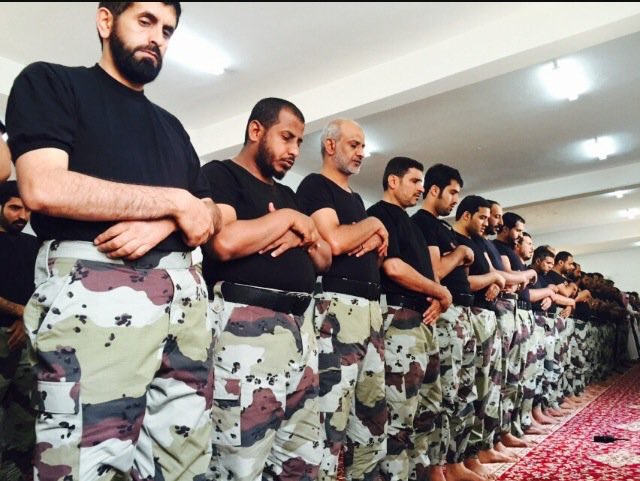 #عز_الرجال_تعزك_الأمة 
يخدمون ضيوف الرحمن بهذه قوة والإبتسامة
في #مكة_المكرمة #المدينة_المنورة
الله يعزهم ويقويهم