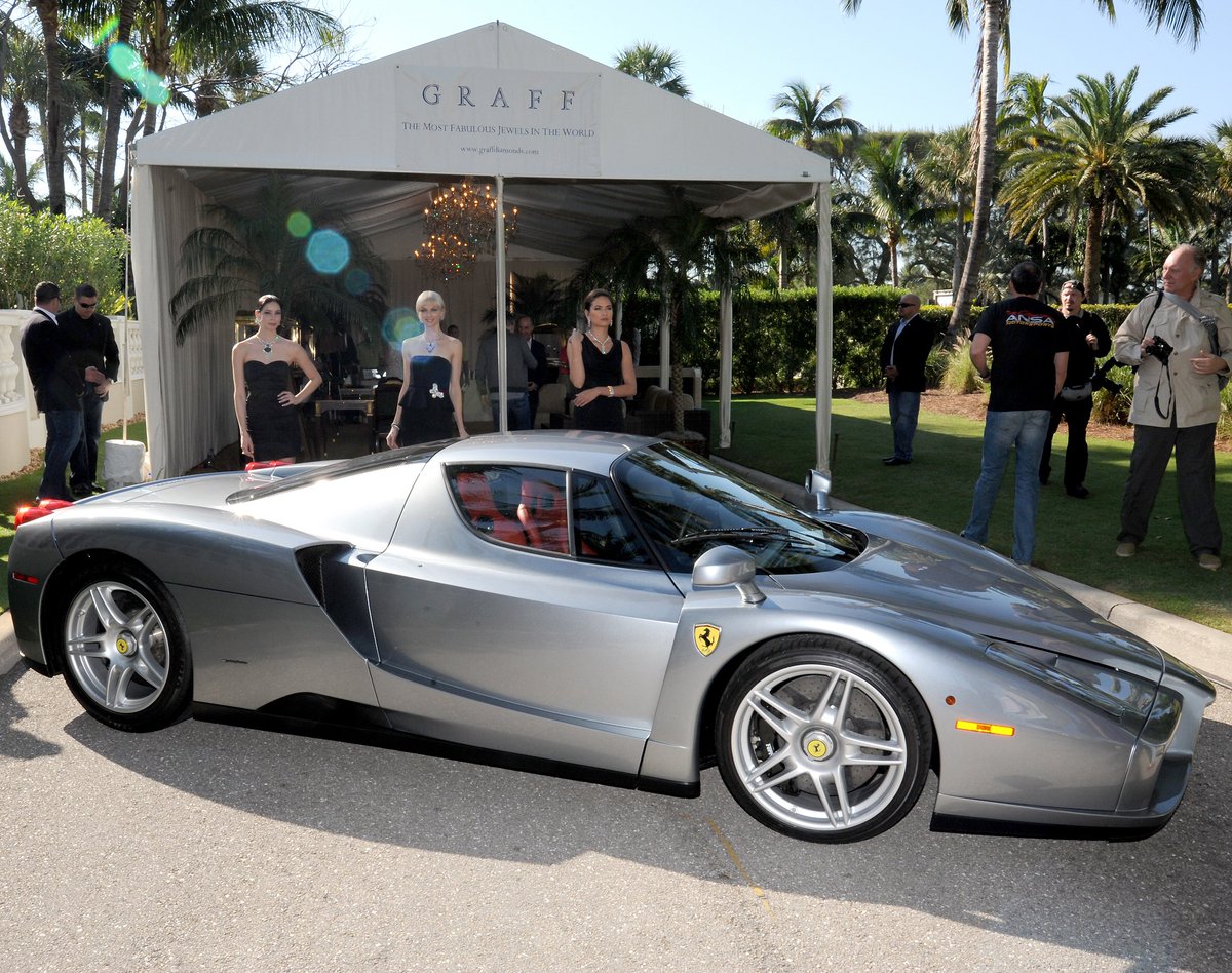 CavallinoEvents's tweet photo. From 2013, an #Enzo #Ferrari, #diamonds, and lovely ladies on the lawn at @thebreakers during the #CavallinoClassic. https://t.co/lRZ9cGGhAq