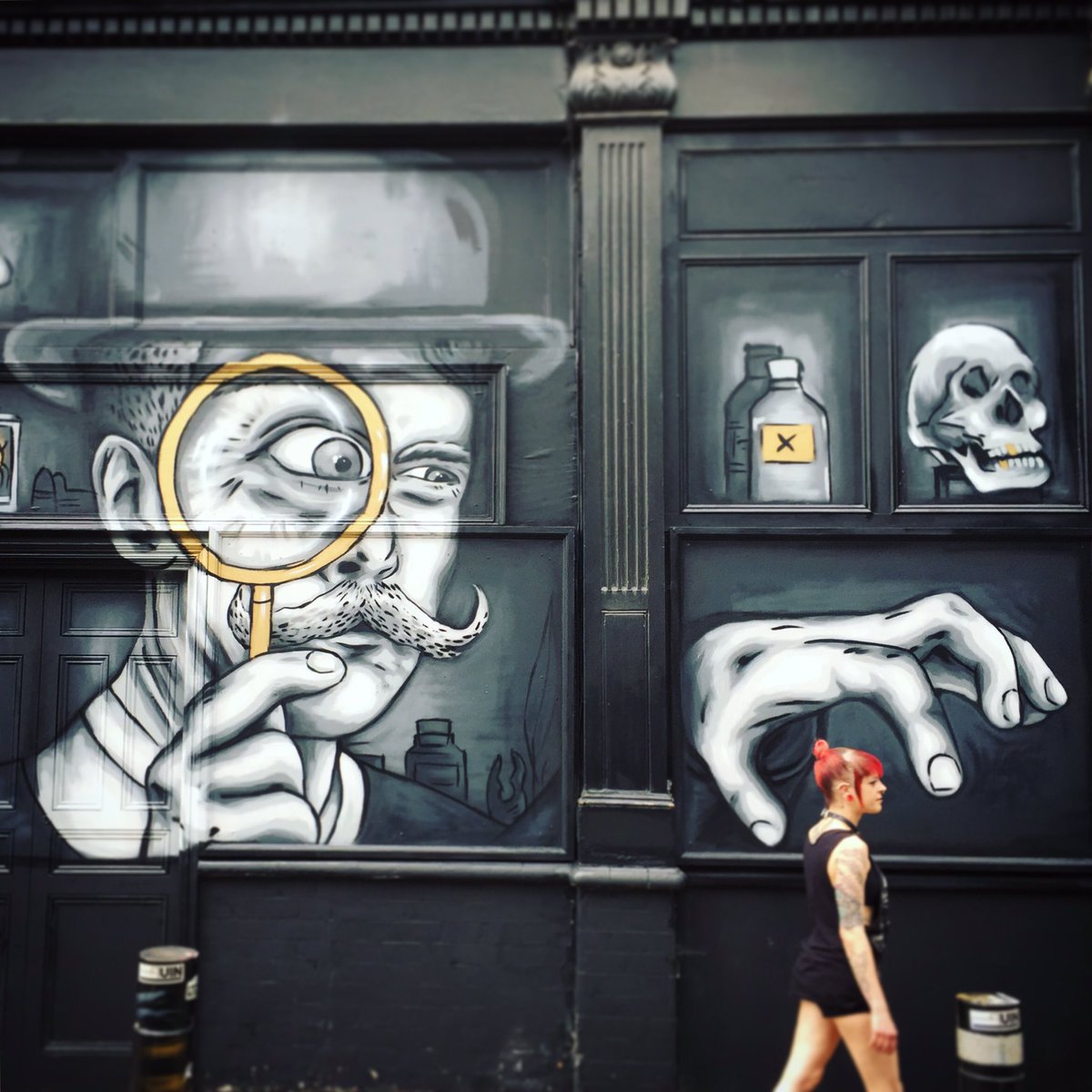 🕵🏼 Come here, pretty please! • Allez, viens par là! 🕵🏼

"Cabinet of curiosity" - 6x4m - The Bell, London, UK - 2016
