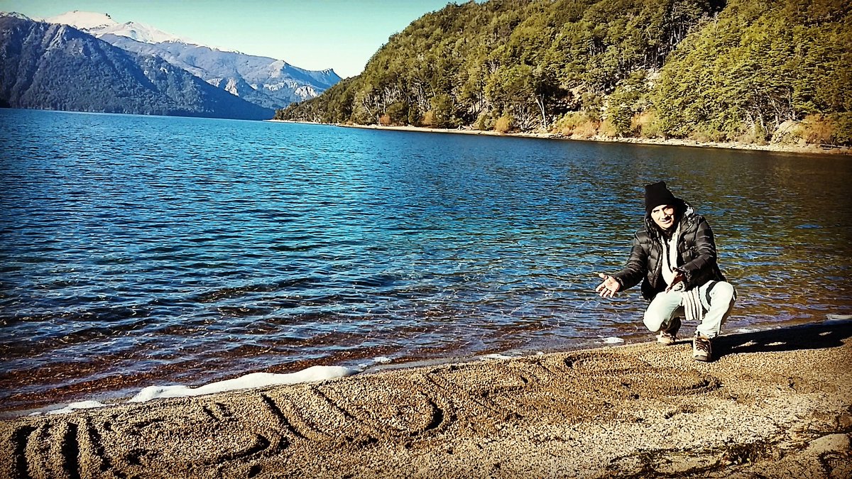 isidris's tweet photo. #Trafullake #Bariloche #Paradise #Isidris mark on the lake's sands // @isidris a orillas del #lagotraful #paraiso https://t.co/qdOYx7qsKv