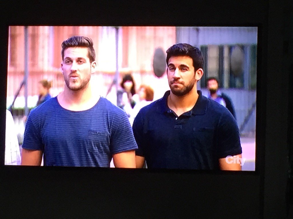 RandiCM's tweet image. Chris Harrison just announced a second 2 on 1 date. Wait! Why is Derek still there??? #editingfail #TheBachlorette