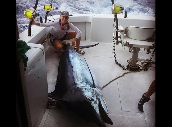 FinandField's tweet photo. Stephanie Choate aboard the "Real Addiction" on the way to the scales in #Bermuda #fishing the @BlueMarlinWC #BMWC https://t.co/xuEQuSXBz7