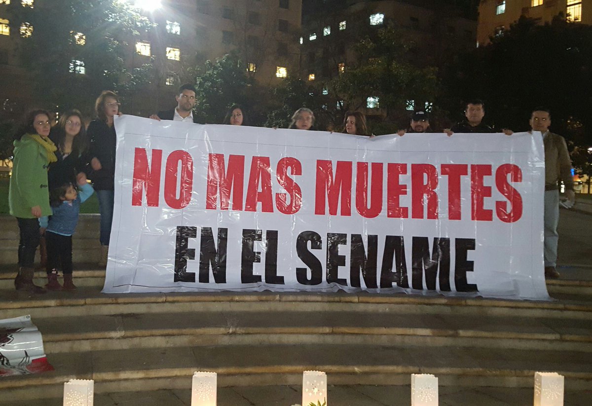 senadornavarro's tweet photo. En la Plaza de la Ciudadanía junto a la Unión Nacional por la Infancia exigendo una reforma estructural al #Sename https://t.co/Gav4h0cqFI