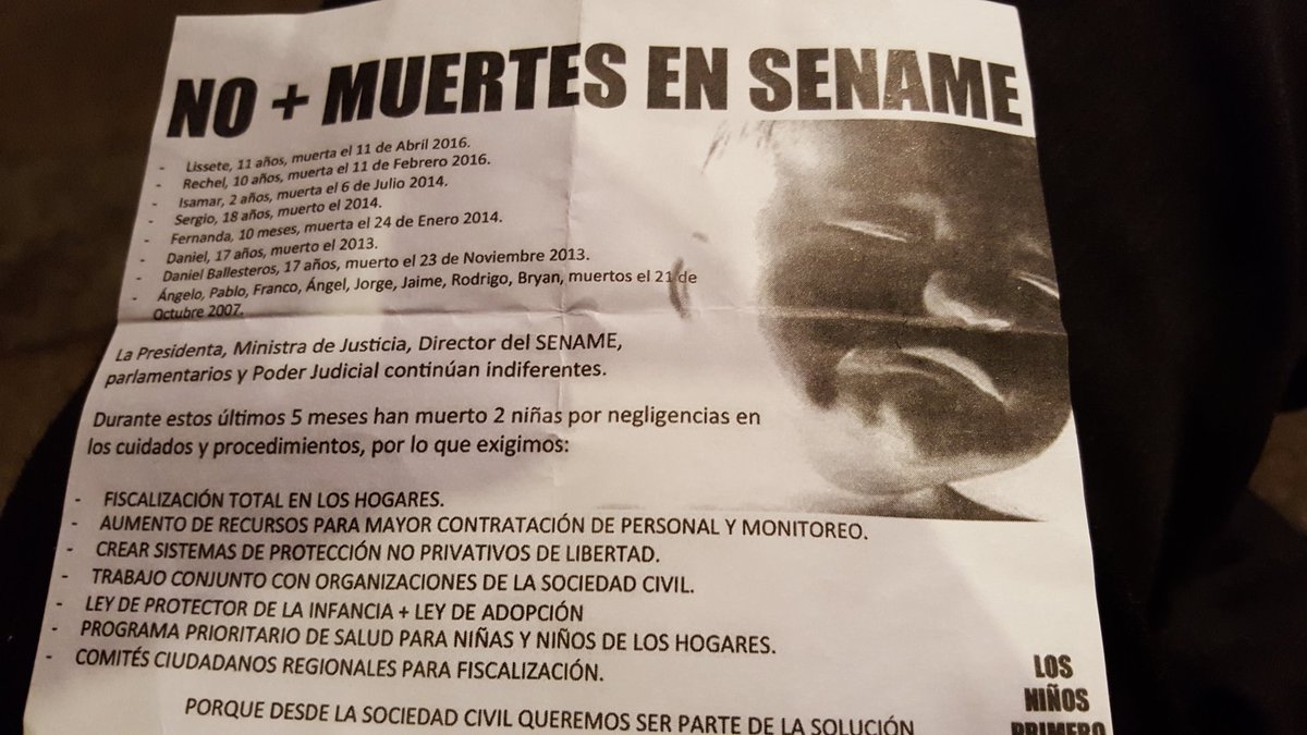 senadornavarro's tweet photo. En la Plaza de la Ciudadanía junto a la Unión Nacional por la Infancia exigendo una reforma estructural al #Sename https://t.co/Gav4h0cqFI