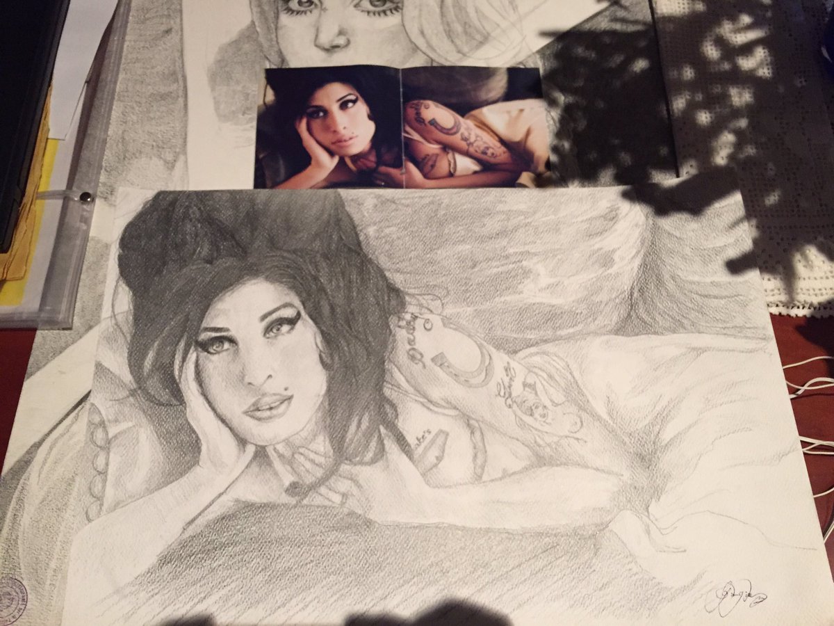IceStarAS's tweet image. Mio ritratto dedicato ad Amy Winehouse.. anche lei una delle mie preferite
Amo cantare le sue canzoni❤️❤️Manchi...