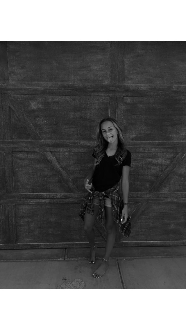 FooteRiley's tweet photo. my little sister 😍😍 https://t.co/boC1eC2vEh
