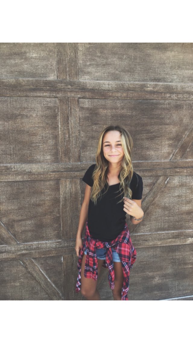 FooteRiley's tweet photo. my little sister 😍😍 https://t.co/boC1eC2vEh