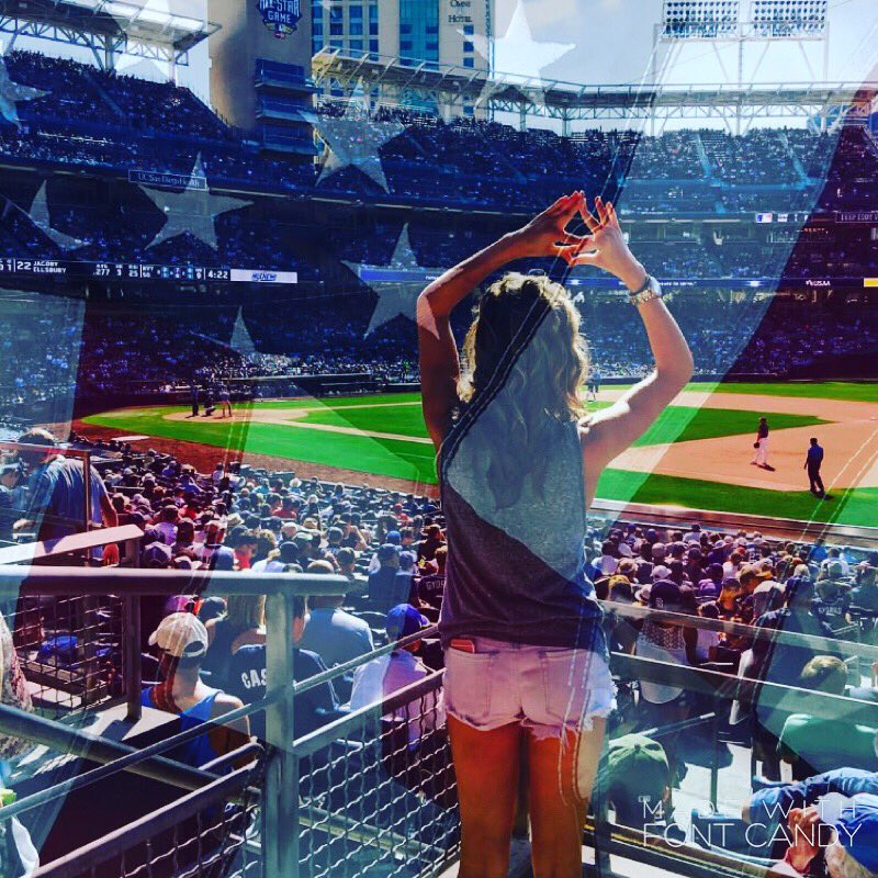Happy Independence Day from the ladies of Delta Zeta, make sure to be safe and light some sparklers🤓✨❤️🇺🇸 #July4th
