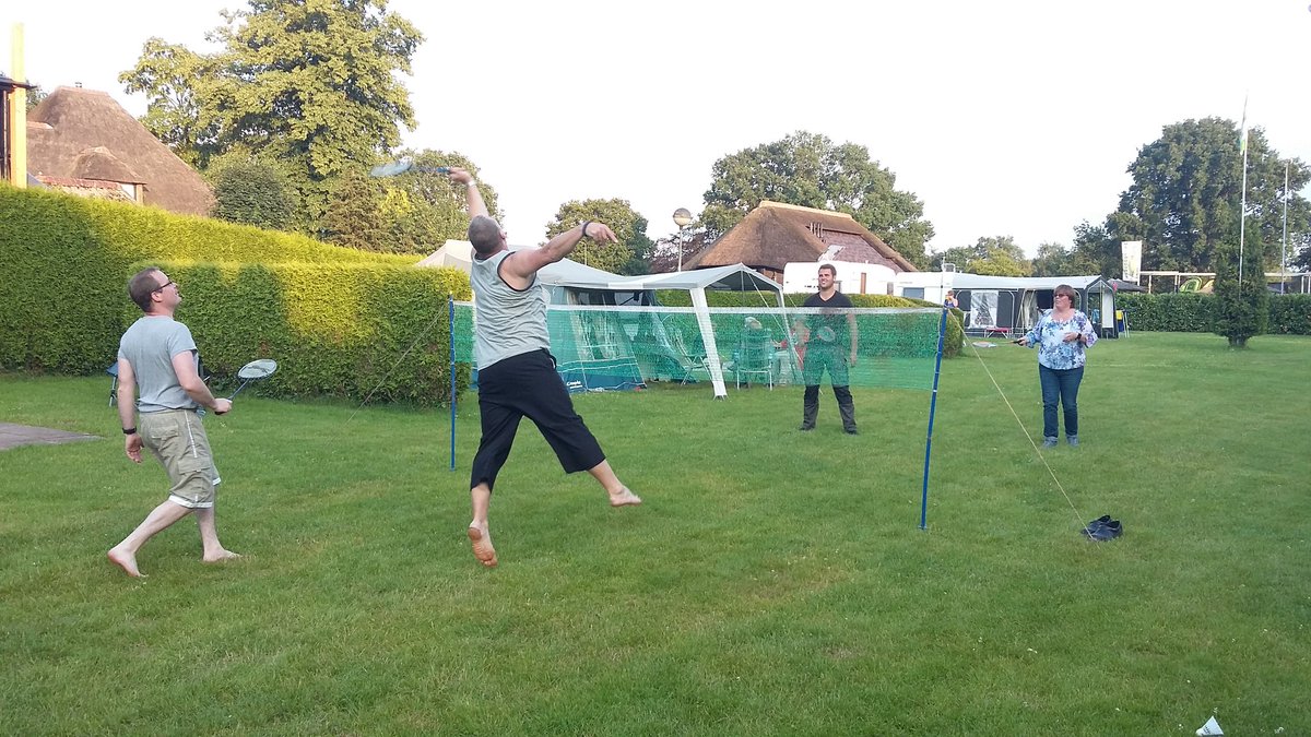 campingromalo's tweet photo. Vanavond fanatiek gebadmintont! #camping #romalo #voorthuizen #gezelligheid https://t.co/PyYMZJIhQQ