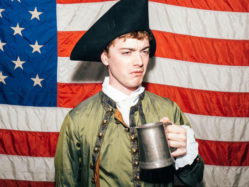 VICE's tweet photo. Living like a Founding Father left me drunk and covered in leeches https://t.co/JziNDQUhAs https://t.co/BwwsUXqTn0