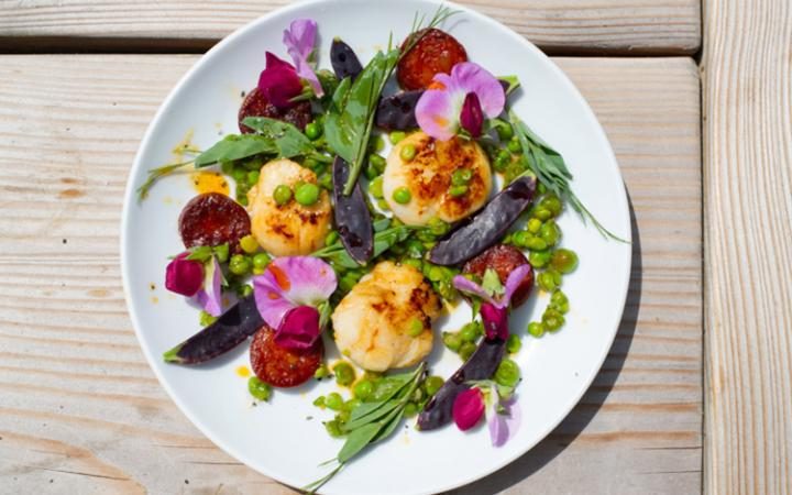 WOODWOODKITCHEN's tweet photo. Telegraph Gardening - Edible flowers are flavour of the month #culinarytrends #gardening https://t.co/02EA7nc6oc https://t.co/qQGDKkQAlN