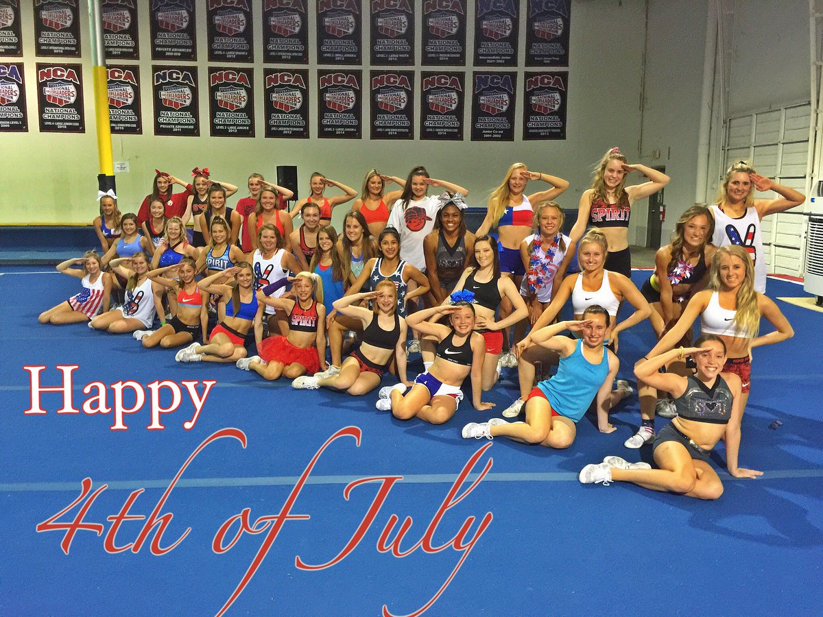 SOT_RoyalDivas's tweet photo. Happy 4th from the Royal Divas! https://t.co/JhtDNAYAv3