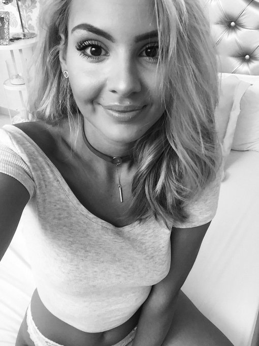 Heya blibodeyyyyyy!Online right now!!See ya there!!Hugs🤗😘🤗🤗👽👽👽@ProAvc_Models @JasminDotCom @LiveJasmin<a href="/tag/blonde"class="tags"><span>#blonde</span></a><a href="/tag/online"class="tags"><span>#online</span></a><a href="/tag/camgirl%D9%90"class="tags"><span>#camgirlِ</span></a>