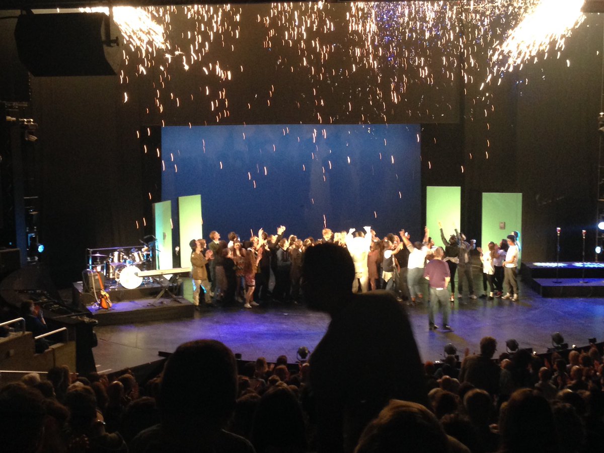 RedbridgeDrama's tweet photo. Standing ovation And pyros! https://t.co/QwV5qil0Kk