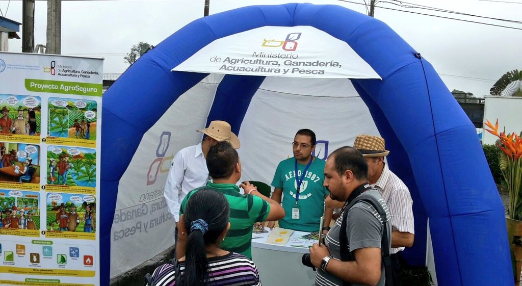 Alex_Padilla85's tweet photo. #InfoMAGAP | Entrega de información sobre planes y proyectos #MAGAP durante feria ganadera y comercial #EXPOGAN2016 https://t.co/Ri5PCdz8Xx