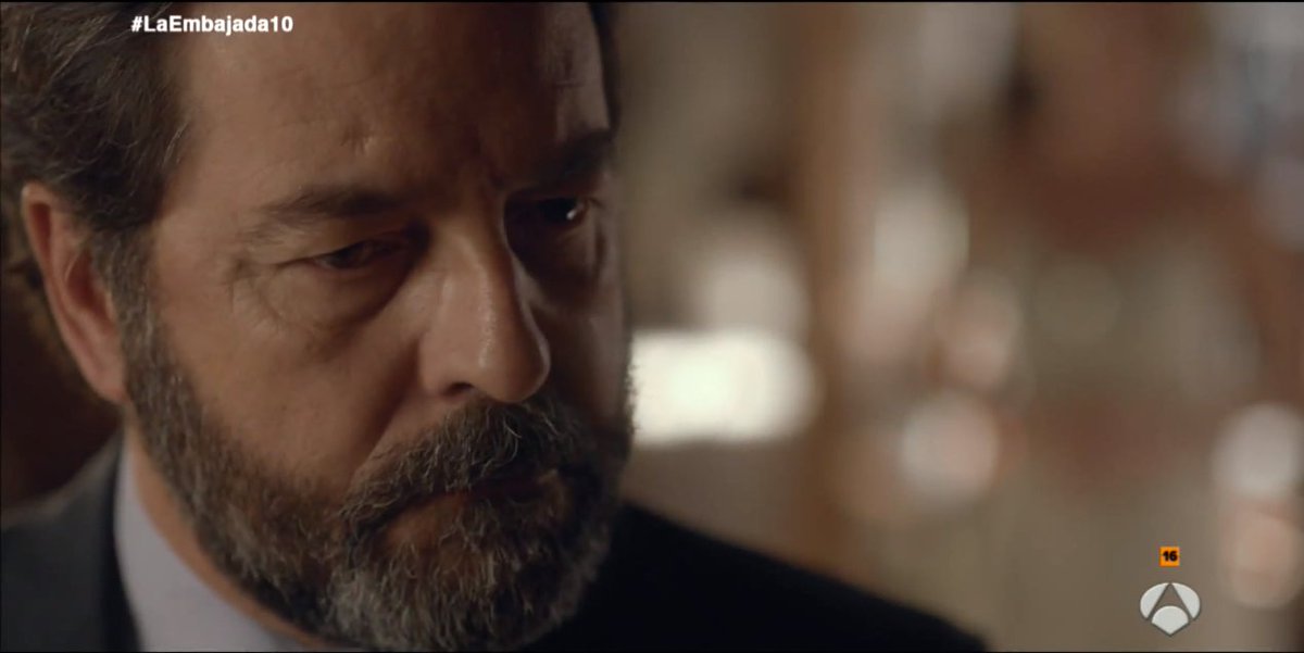 Claudia a Luis (<a href="/AbelFolk/">Abel Folk</a>): "O Eduardo consigue que Ester quede libre o publicamos los vídeos" #LaEmbajada10