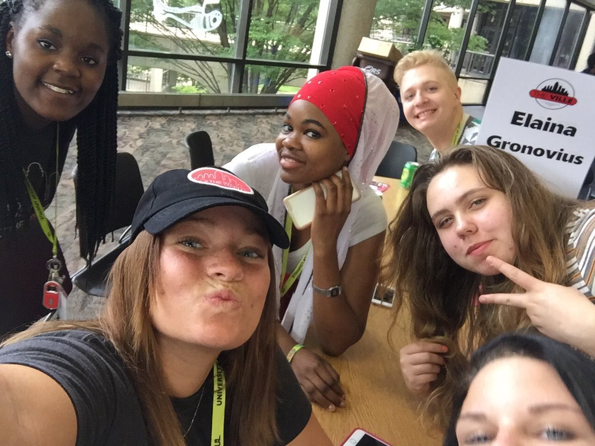 cardselaina's tweet photo. How adorable. Thanks for stealing my phone, session 10 https://t.co/1lqeP6QmjG