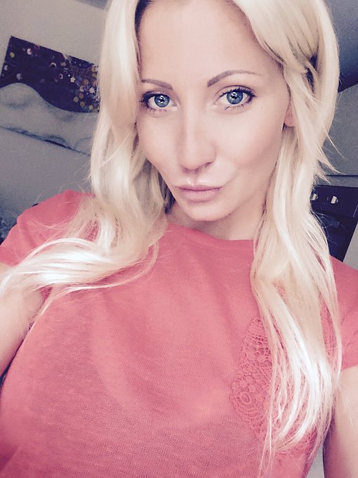 #goodnight 💋 https://t.co/aIGj0fXljC https://t.co/dzdliHsM4c<a href="/tag/goodnight"class="tags">#goodnight</a>