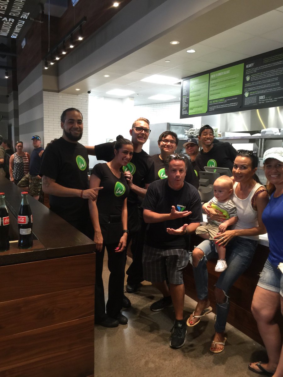 GregSimmons11's tweet photo. @mark_wahlberg @PaulWahlberg @AlmaWahlberg @DonnieWahlberg 
Thanks for bringing your burgers to the Vegas Stri! https://t.co/ecDX6ZqmQ4
