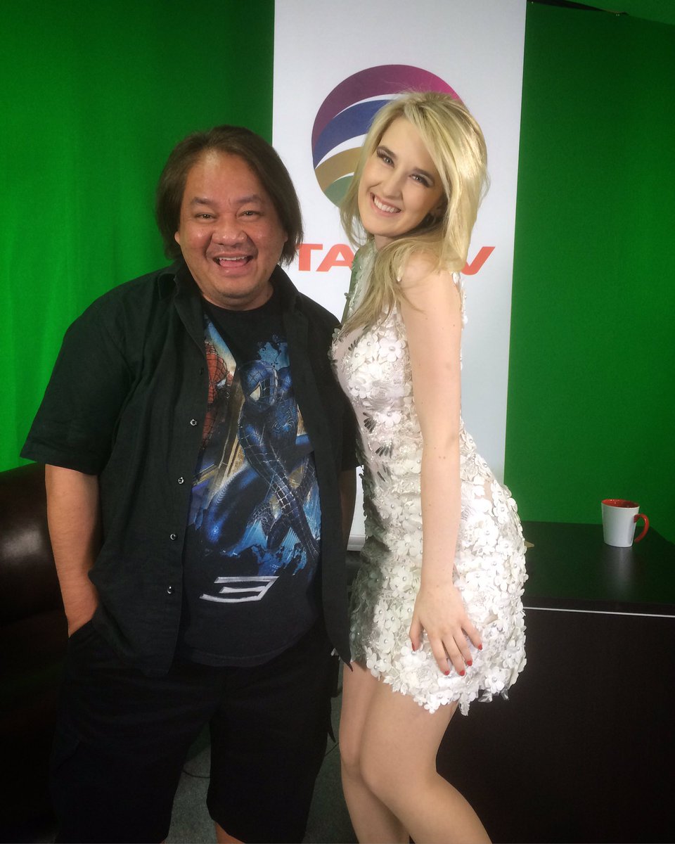 julia_cosby's tweet photo. International celebrity couture fashion designer @RockyGathercole Catch my interview soon! #rockygathercole #couture https://t.co/MfC01YlT35