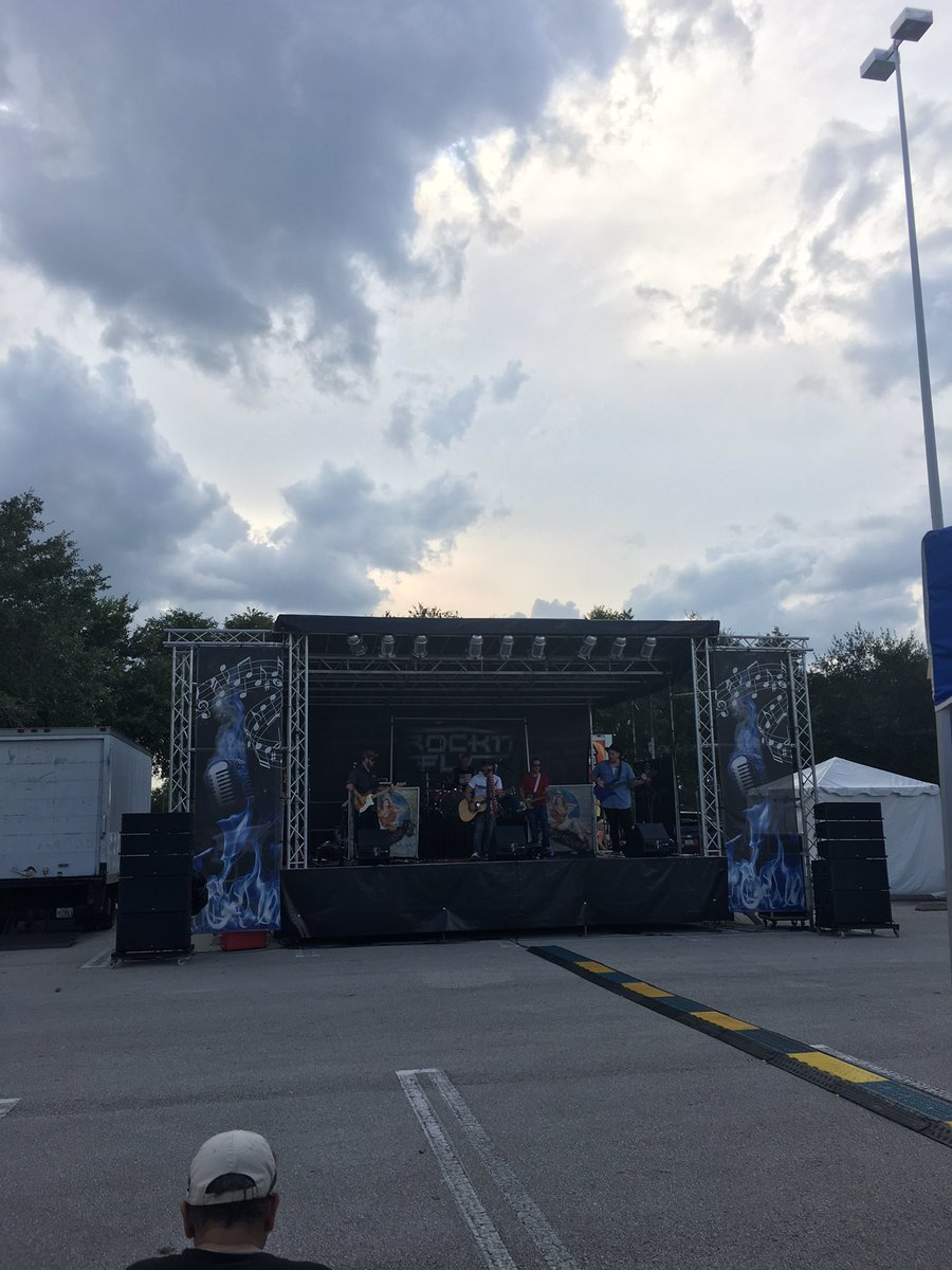 pumpkett's tweet photo. Praise God for clouds !!! #alexhayesband #alexhayes @ClarenceWWBH https://t.co/GAesnfLqNo