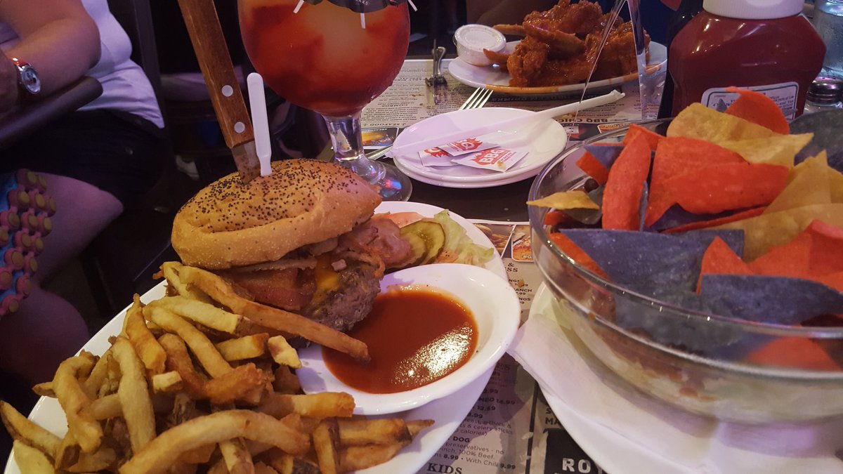 IggyzWorld's tweet photo. All this amazing #food just for me! @DallasBBQ one of the best! https://t.co/FWdHAgCpMt