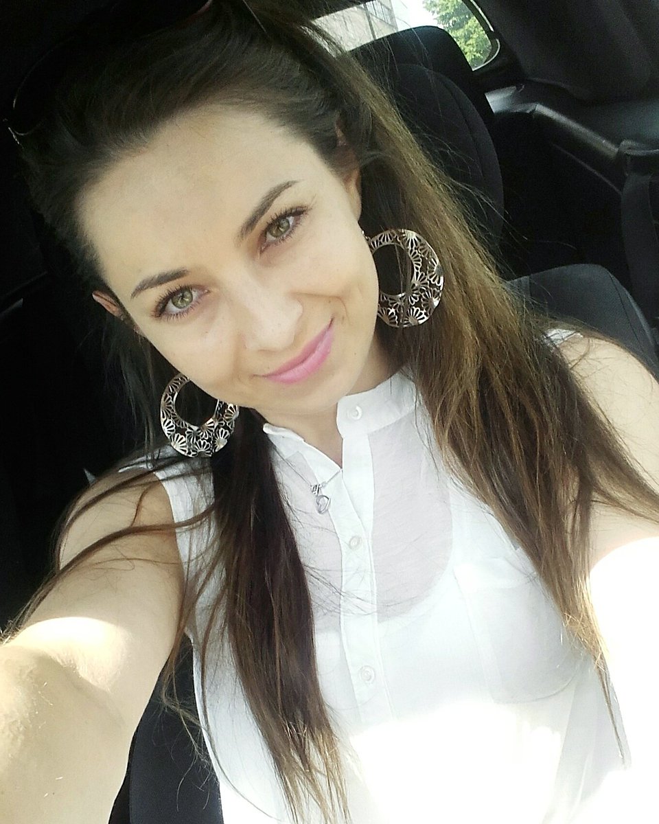 beesandraa's tweet photo. #Poland #polishgirl #polishdriver #loveit #powerinmyhands #happy https://t.co/waUTvlBTFi