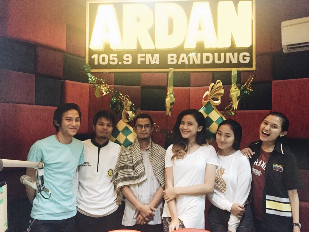 Makasih yaa udah dengerin #SABUGA tahun ini, sampe ketemu tahun depan~

Minal Aidzhin, mohon maaf lahir dan batin