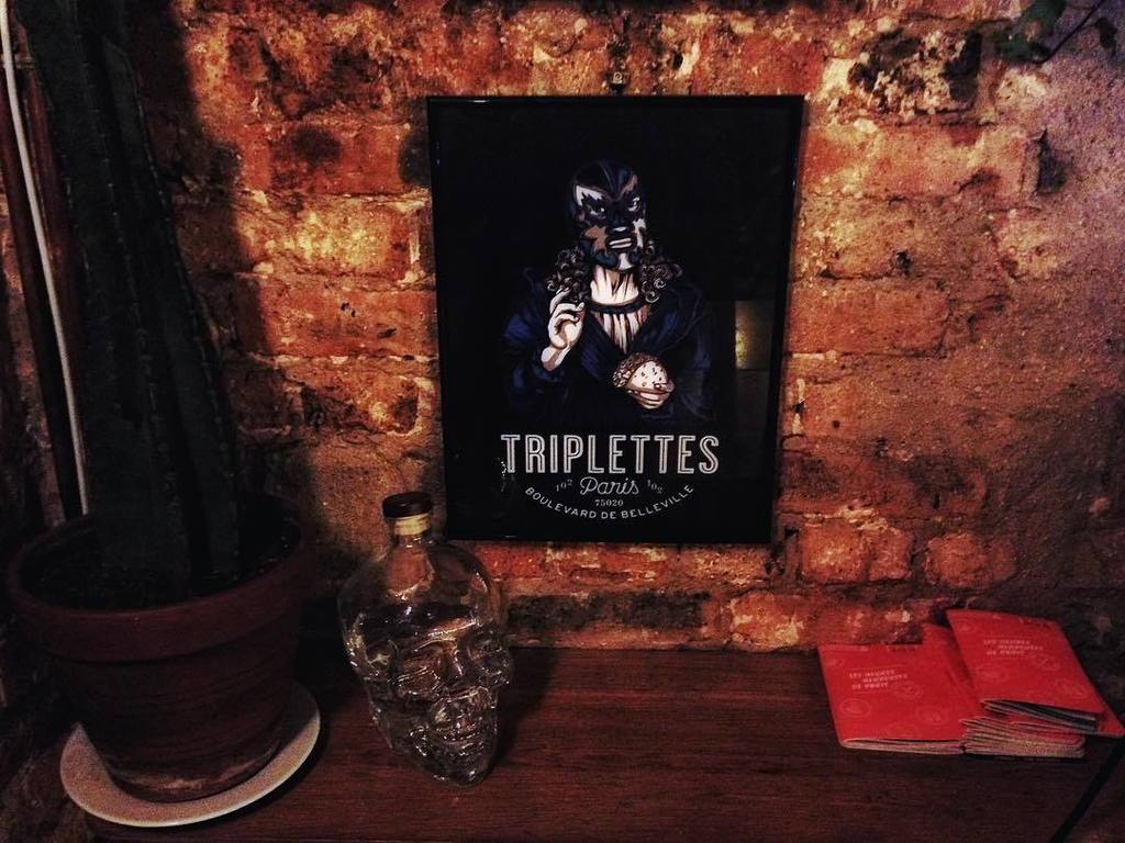 CheshireBlack's tweet photo. Crystal head everywhere ! 👌🏾🍸💀#paris #bar #music #crystalhead #vodka #triplettes #bellevil… https://t.co/K350OWZRK8 https://t.co/uWijzKzOkF