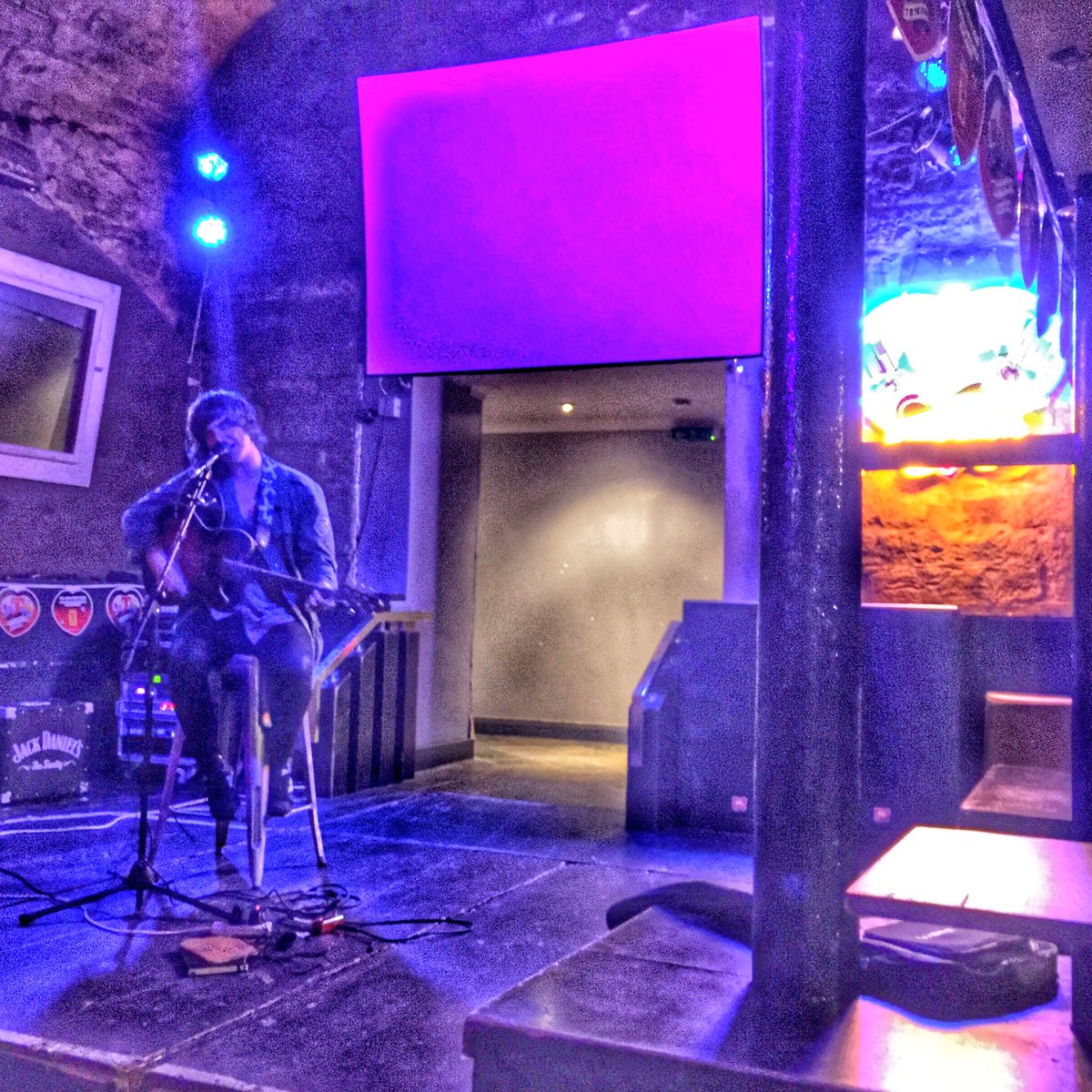 TennentsLager's tweet photo. The superb @DeclanWelsh takes the stage at Edinburgh's @threesisterspub on our #RoadToTITP... https://t.co/QaZb48Elno