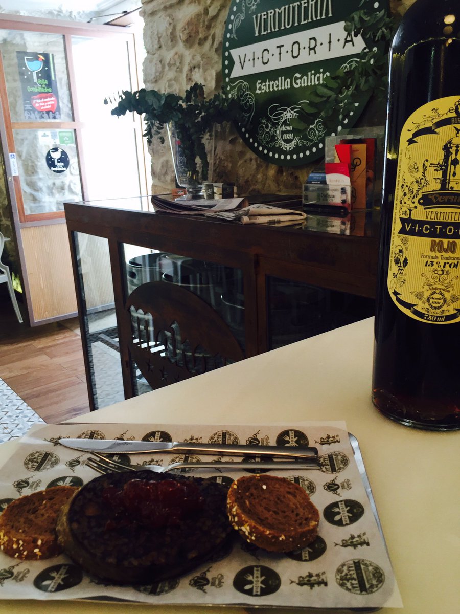 No dejes de disfrutar de la mejor morcilla y vermouth del norte de España a tu paso por Burgos @carlosherreracr