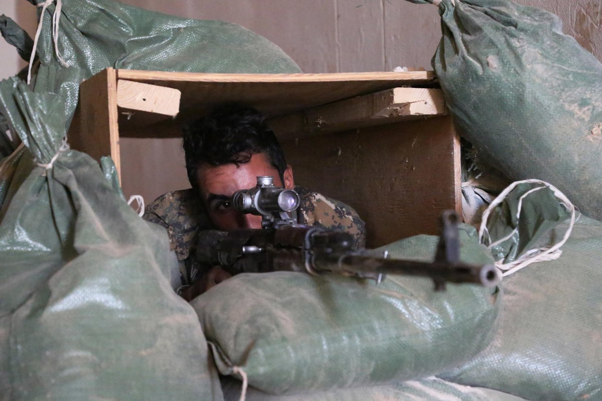 تدريبات الجيش العراقي الجديده على يد المستشارين الامريكان  - صفحة 4 Cmjl3APWYAArjLq