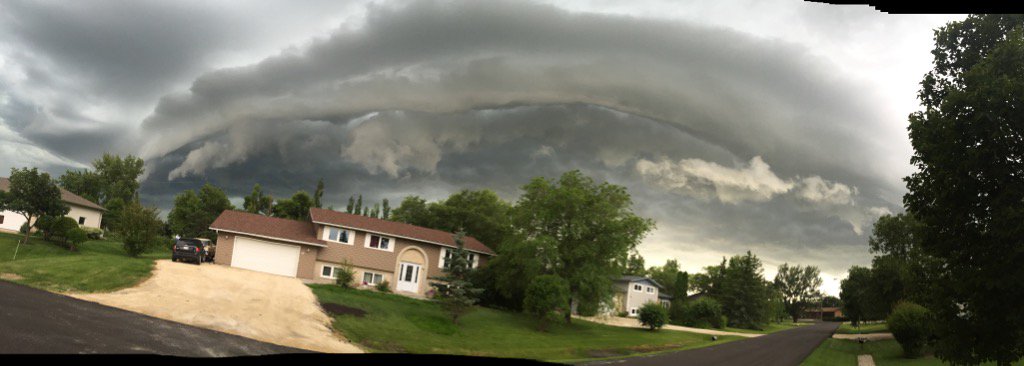 ericboyd610's tweet photo. Storm front just south of Sanford #storm #furain https://t.co/jYWbtQ4tR4