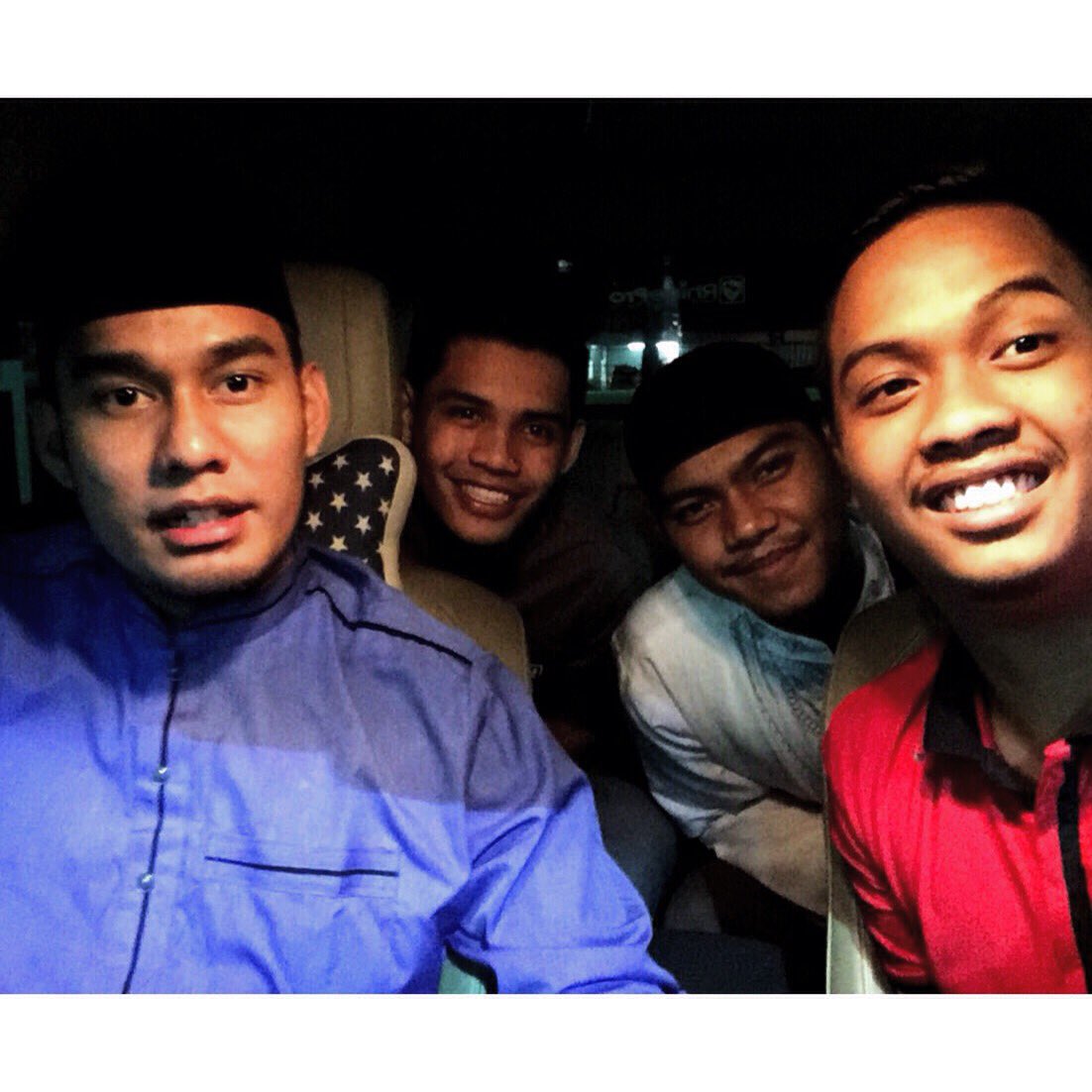m44h_boy's tweet photo. Tersenyum selalu , Rupanya orang tu menutup dukanya dengan bersyukur apa yang ada dan redha 💪🏻#SalamAkhirRamadhan https://t.co/26ExKUXuOM