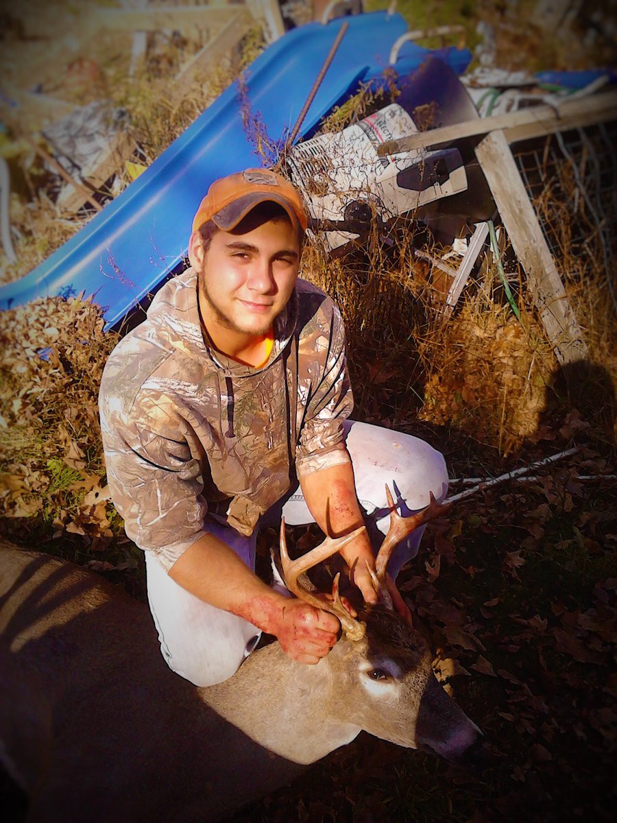 greggy243's tweet photo. really missing this time of year... #rut #buck #youngone #fall #deer #season #bow #PSE #Easton https://t.co/oaZkvCrMaP