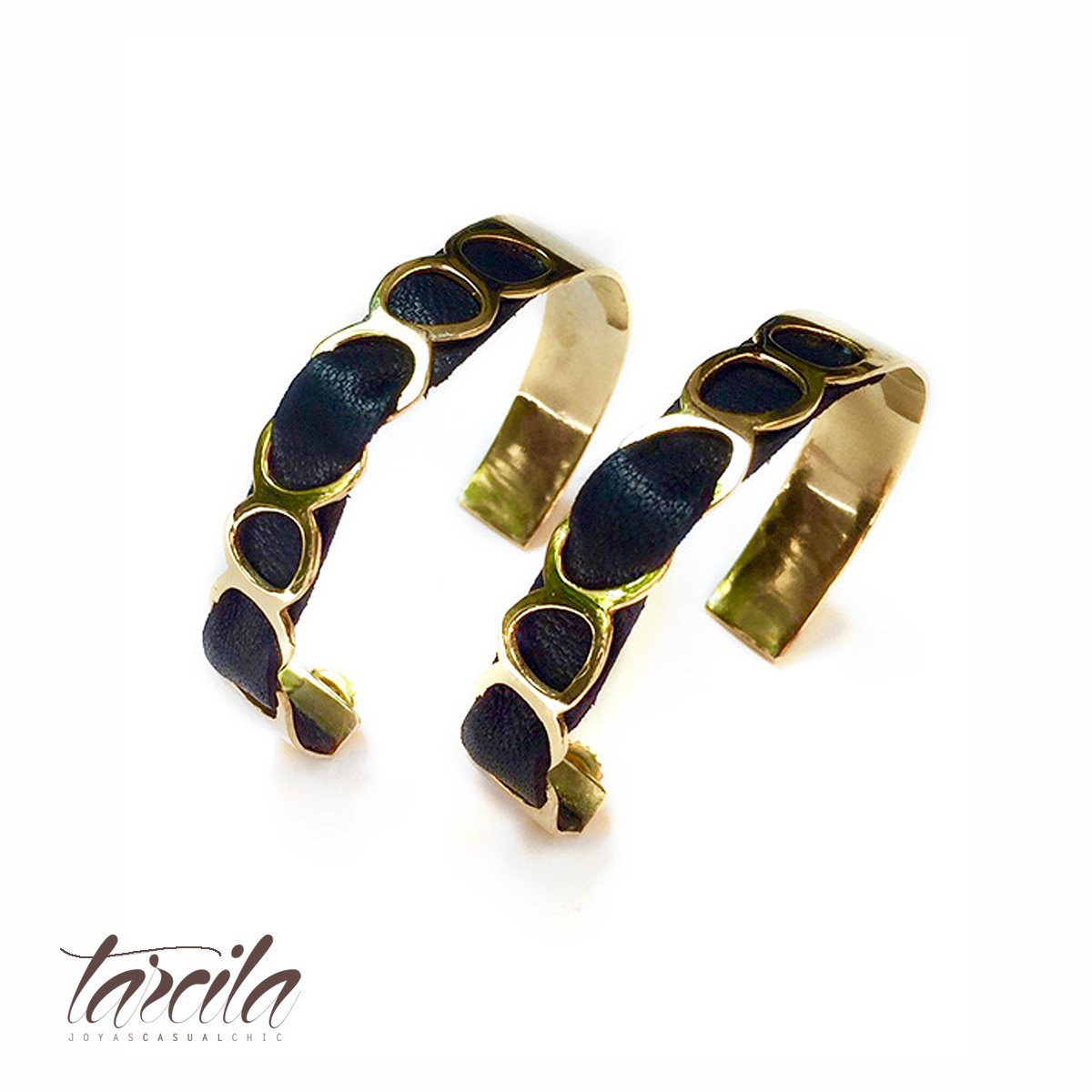 TarcilaJoyas's tweet photo. Arracadas caladas de plata con baño de oro de 18K &amp; cuero. Colección: #DotPower https://t.co/2ykrB1Sjj0