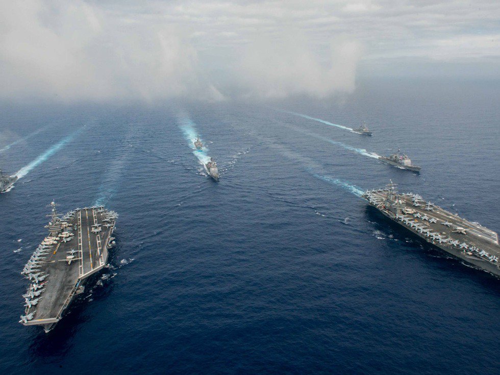 cnfocus's tweet photo. 仲裁日南海大战爆发 北京已军事准备？
南海仲裁12日公布之际，中国宣布在西���群岛一带举行军事演习。舆论普遍认为，离“南海仲裁”
https://t.co/fTlY5YwwXm https://t.co/8HaH8UrVsg