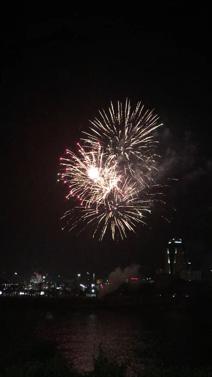 kindness_iskey's tweet photo. This was by far the best birthday I've had in years!! Thanks to all my friends &amp; fam! 🇺🇸🎁🎉🎈😘❤️🇺🇸 #July4th2k16 https://t.co/21i036DsPc