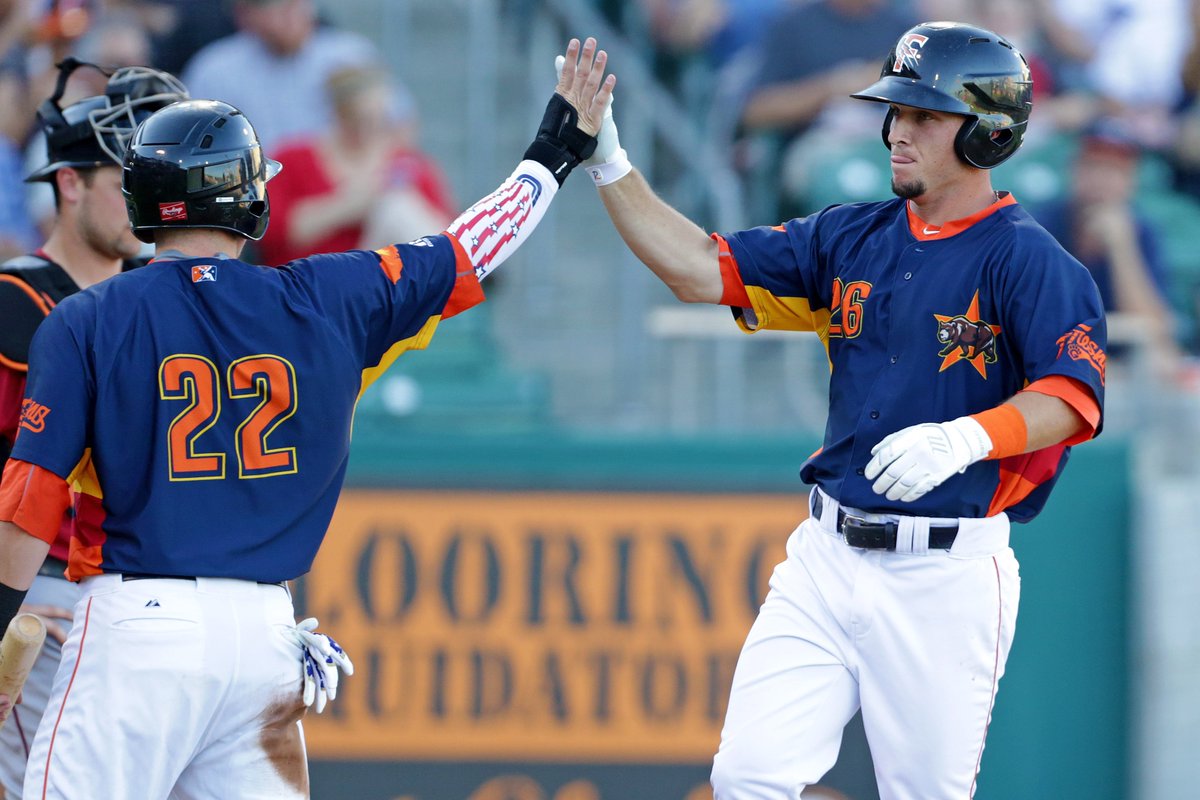 IT'S LIT! <a href="/ABREG_1/">Alex Bregman</a> provides 1st fireworks in Fresno debut, 2 HR in 4-1 win over <a href="/RiverCats/">Sacramento River Cats</a>:  milb.com/news/article.j…