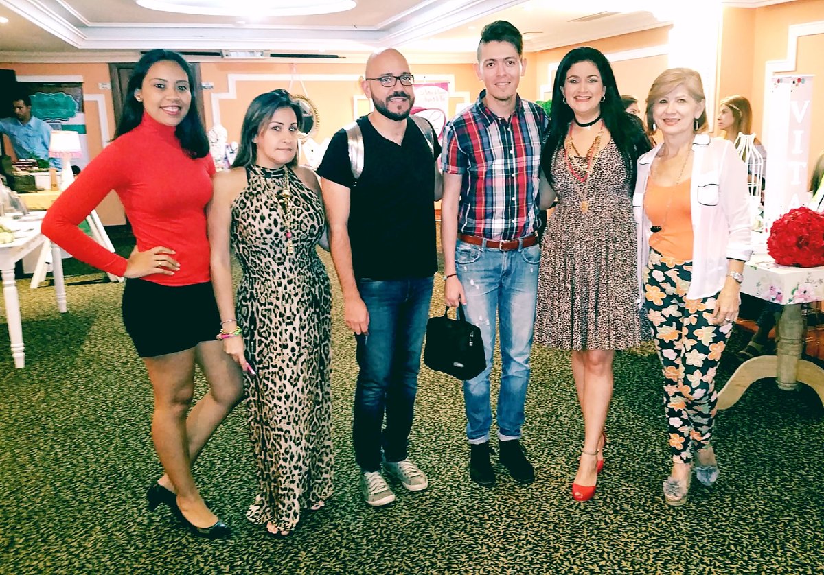 Syrenka_ve's tweet photo. Presentes #EstilosPzo amigos y Diseñadores Guayaneses #AndreaFranco @carolinalezama @leolex_ @NeoGabox #Pzo #Guayana https://t.co/JqVwpWzOuD