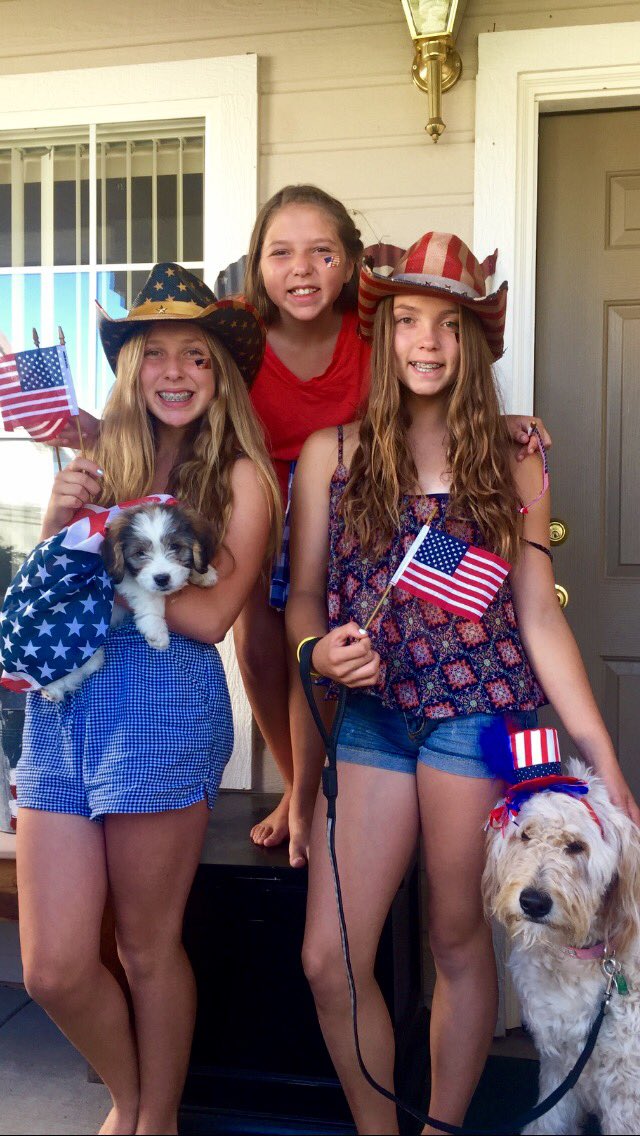 kimanastassatos's tweet photo. Happy 4th of July! Sending Luvs, Cheers and Skies full of Fireworks!! 💙❤️🗽🇺🇸 #4thOfJuly https://t.co/gTmi80sjgj